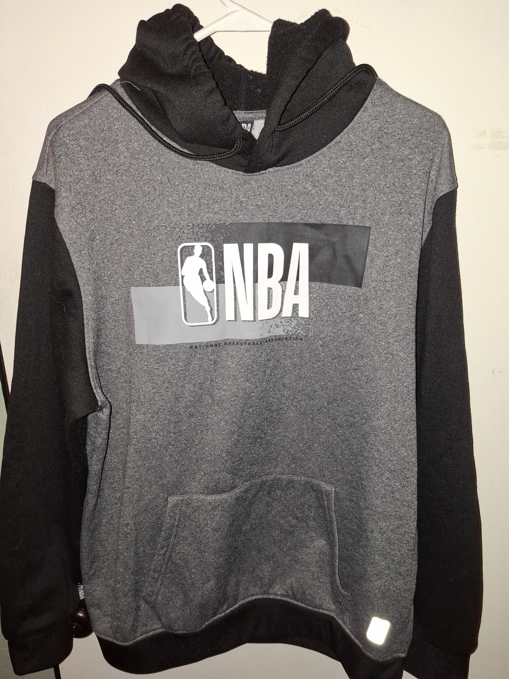 NBA Men's Gray and Black Pullover Hoodie